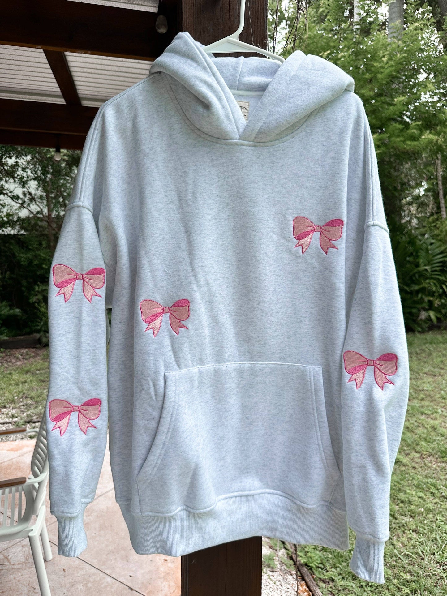 Pearl Grey Embroider Bow Hoodie: Pearl Grey / Medium