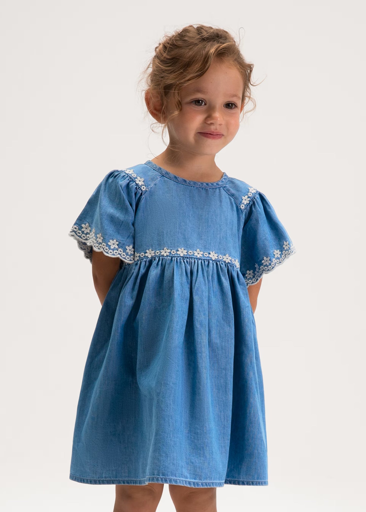 3.927 Embroidered dress